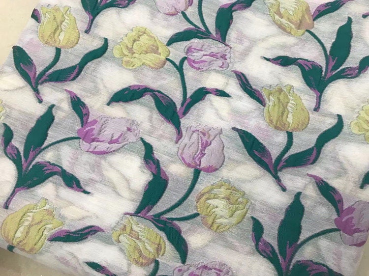 Tissu jacquard organza à motif tulipe : matériau de couture 3D pour créateurs