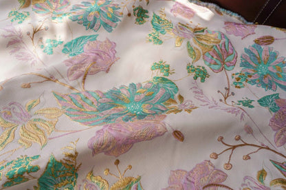 Tissu jacquard floral à fil doré : texture peinture à l’huile 3D, 140 cm de large