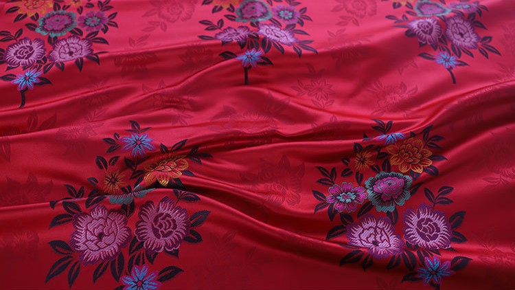 Tissu brocart jacquard à motifs floraux : rayonne rouge (matériel de couture)