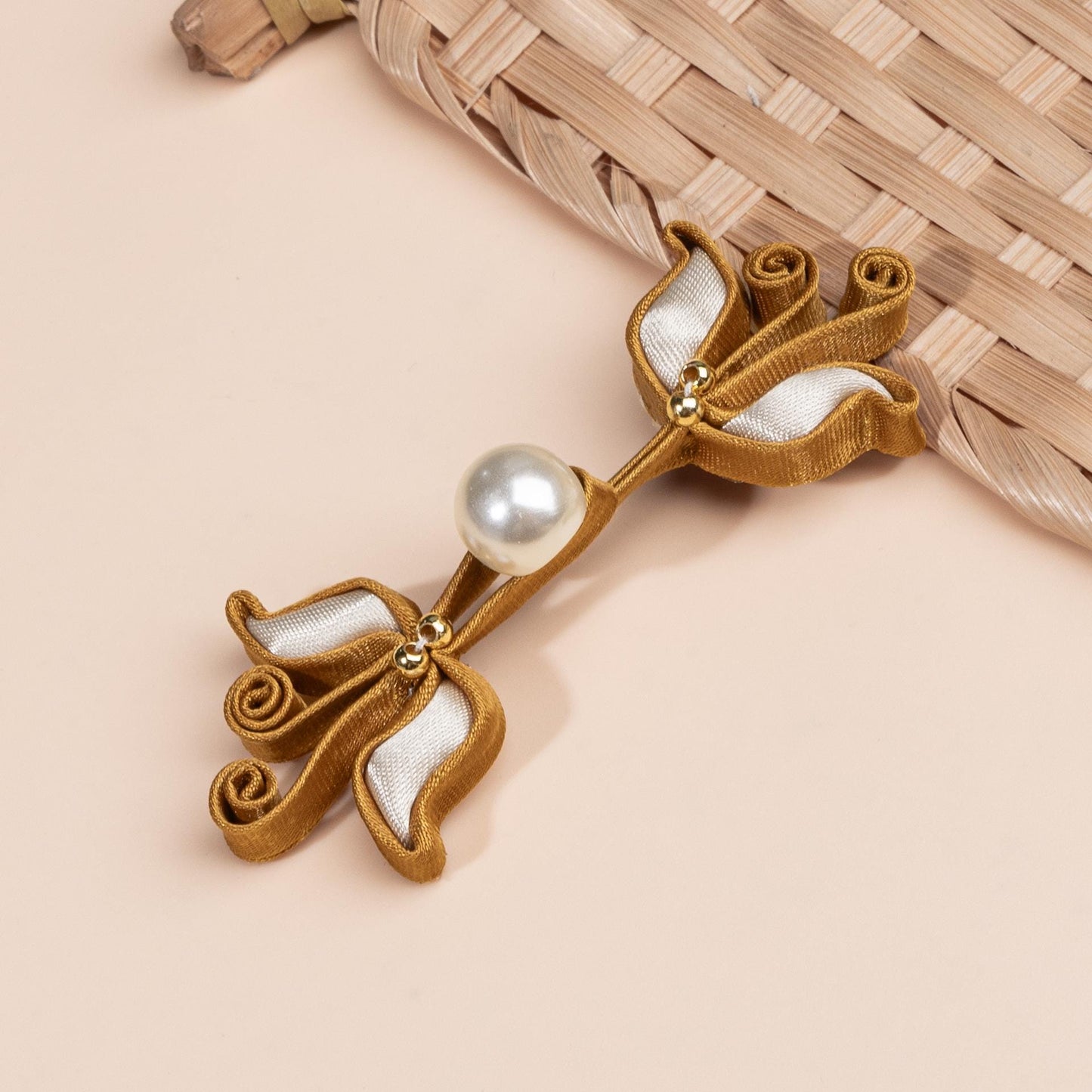 Handmade Chinese Knot Frog Buttons: Pearl Bead Cheongsam Closure