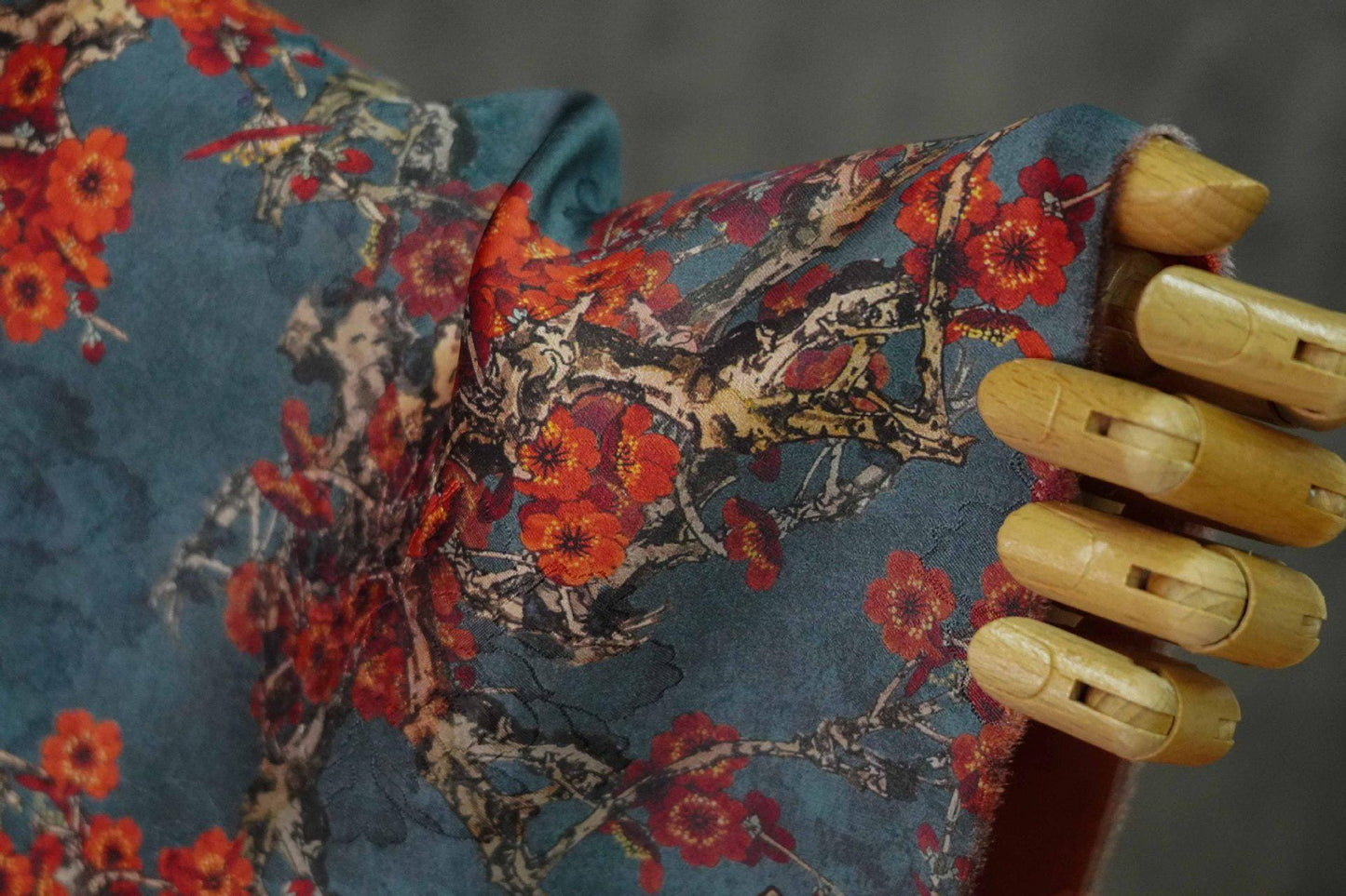 Tissu satin de soie « Thé aux fleurs de prunier » : ameublement et confection de costumes, 140 cm de large