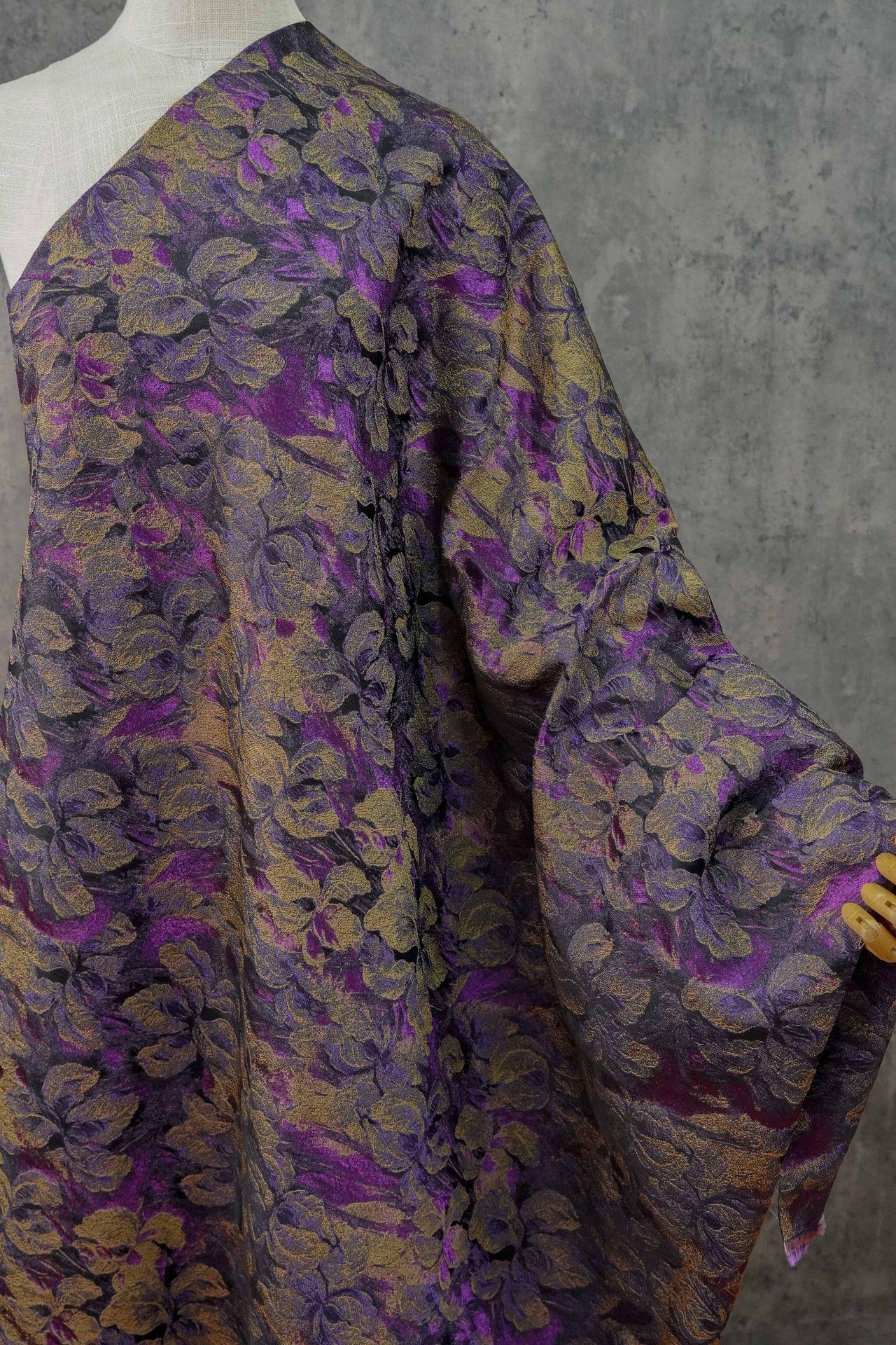 Tissu jacquard à motif floral : fil de rayonne doré, largeur 160 cm, pour matelassage d’ameublement