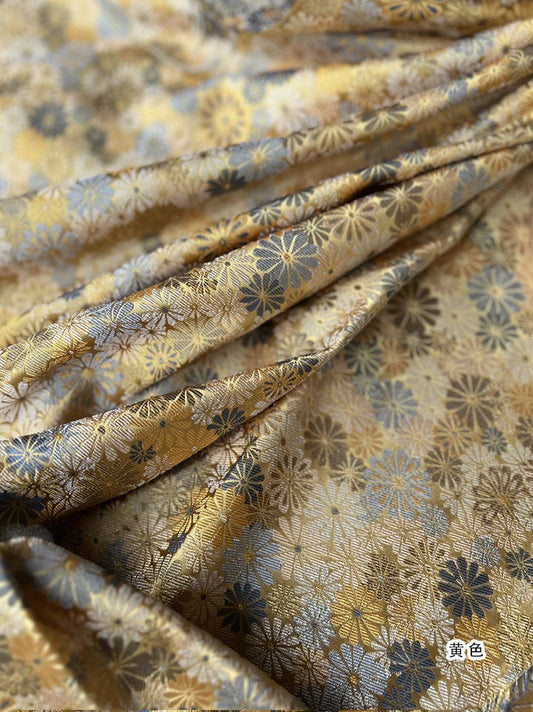 Tissu brocart de soie à motifs floraux : mélange de rayonne de 150 cm de large, idéal pour la confection de cheongsams.