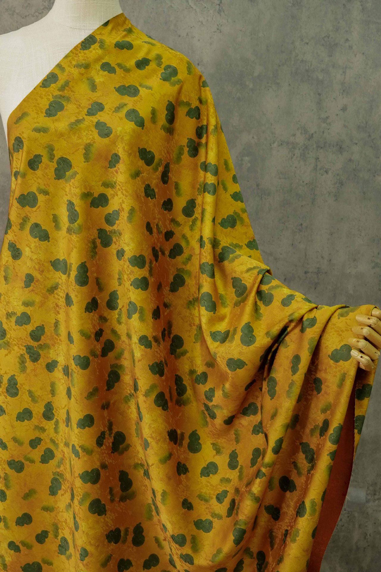 Tissu satiné de soie couleur thé : tissu d'ameublement imprimé vert de 150 cm de large