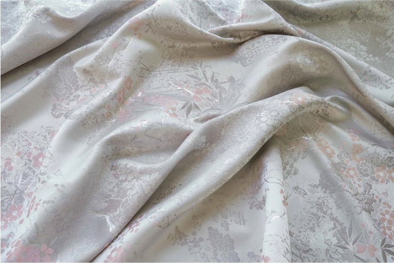 Tissu jacquard à motif papillon argenté : ameublement et costumes, 145 cm de large