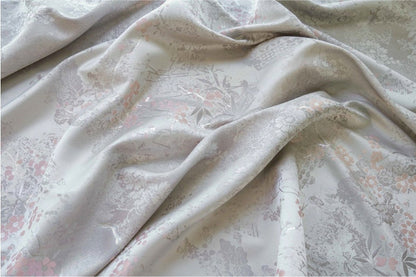 Tissu jacquard à motif papillon argenté : ameublement et costumes, 145 cm de large