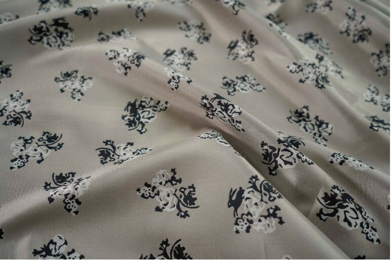 Tissu jacquard marron clair : mélange de rayonne de 170 cm de large, pour la couture et l’ameublement
