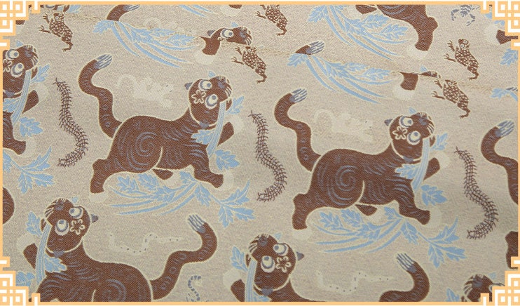 Tissu brocart jacquard Totem 59 po de large : style tibétain impérial