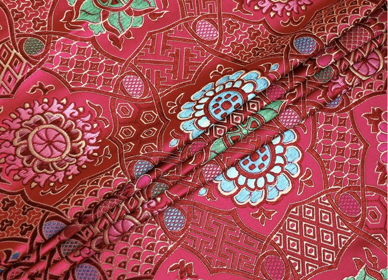 Tissu brocart à fleurs précieuses : Ameublement, matelassage et couture bouddhistes colorés