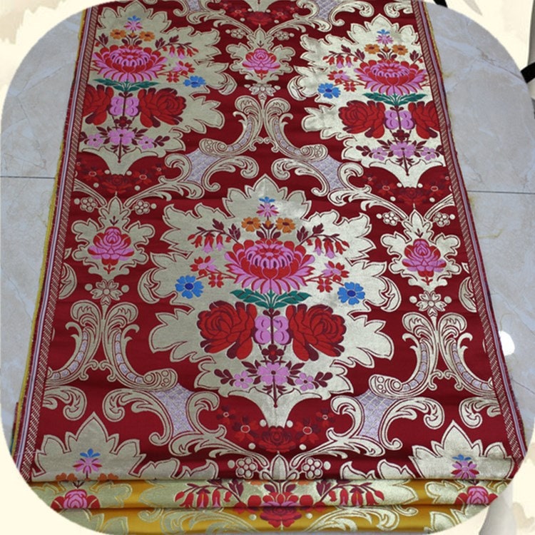Tissu brocart de soie rouge : motif floral pivoine, 74 cm de large