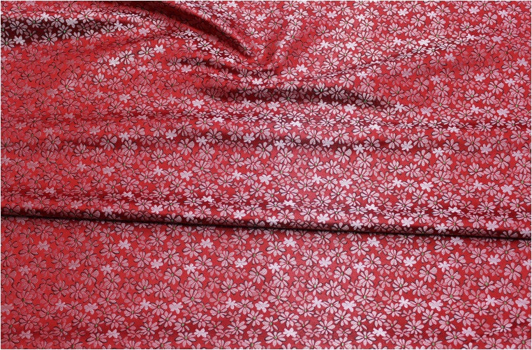 Tissu brocart à marguerites : mélange de soie et de rayonne pour cheongsam et qipao chinois