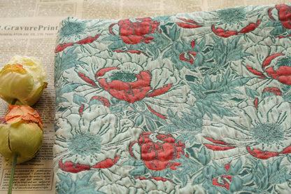 Tissu jacquard à motif floral : fil rouge et rose doré, 137 cm de large