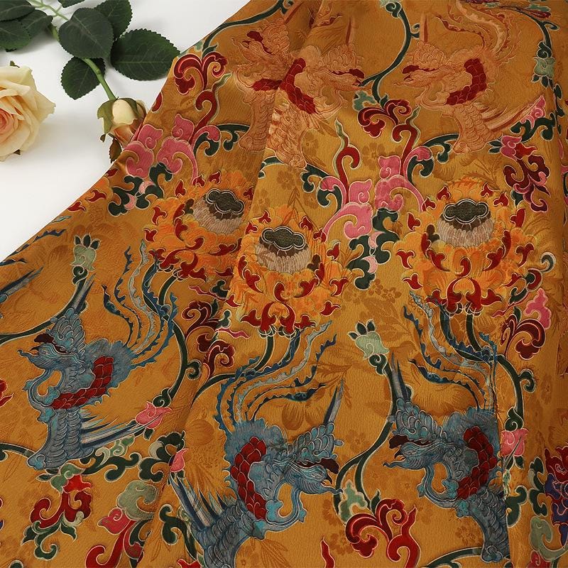 Tissu satiné en soie couleur thé : imprimé de peinture ancienne, 150 cm de large