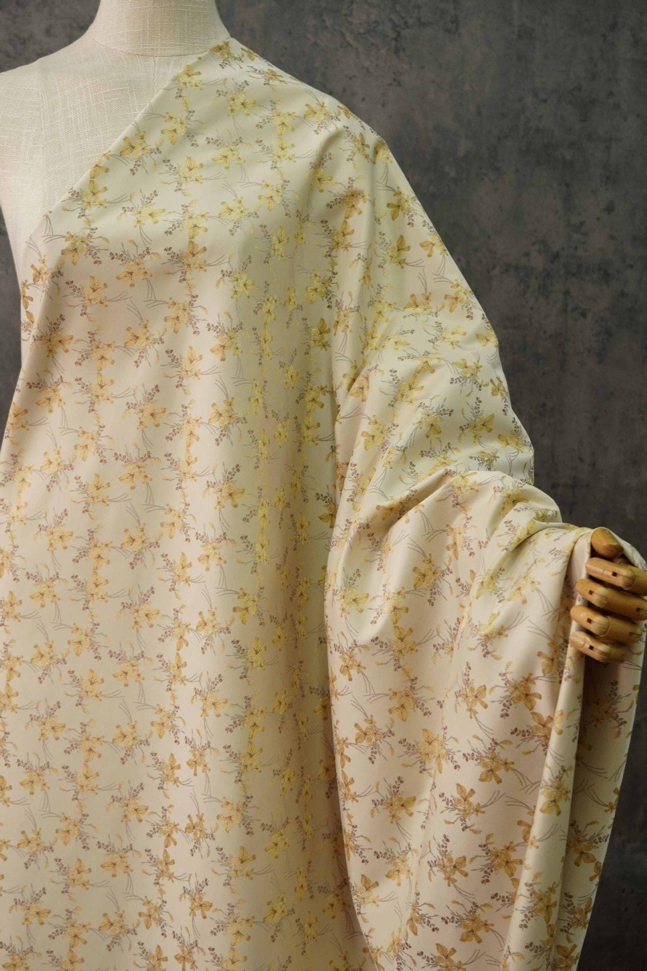 Beige Metallic Floral Jacquard Fabric: Reversible Woven Upholstery, 63"W