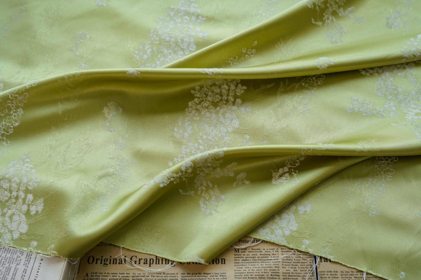 Tissu brocart jacquard à motif floral vintage - 150 cm de large
