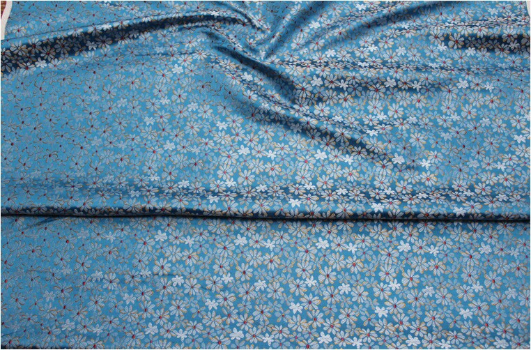 Tissu brocart à marguerites : mélange de soie et de rayonne pour cheongsam et qipao chinois
