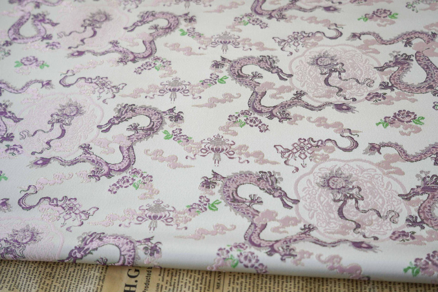 Tissu brocart Lilas Dragon : Cheongsam Qipao multicolore, 147 cm de large
