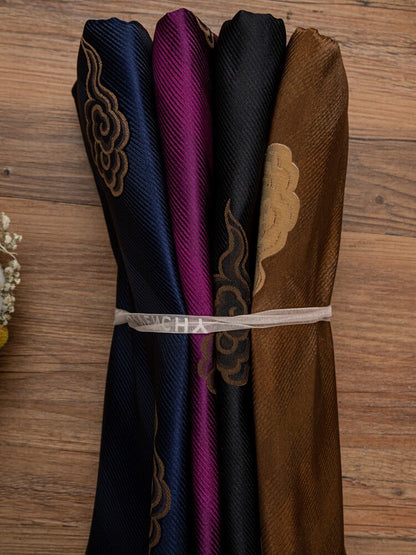 Tissu brocart nuageux : jacquard de soie et rayonne, tissu pour costumes