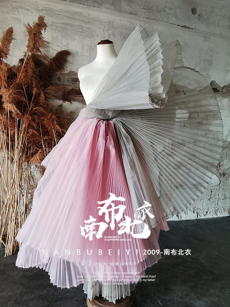 Pleated Organza Fabric: Stiff Texture, 59" Wide - Designer Crafts