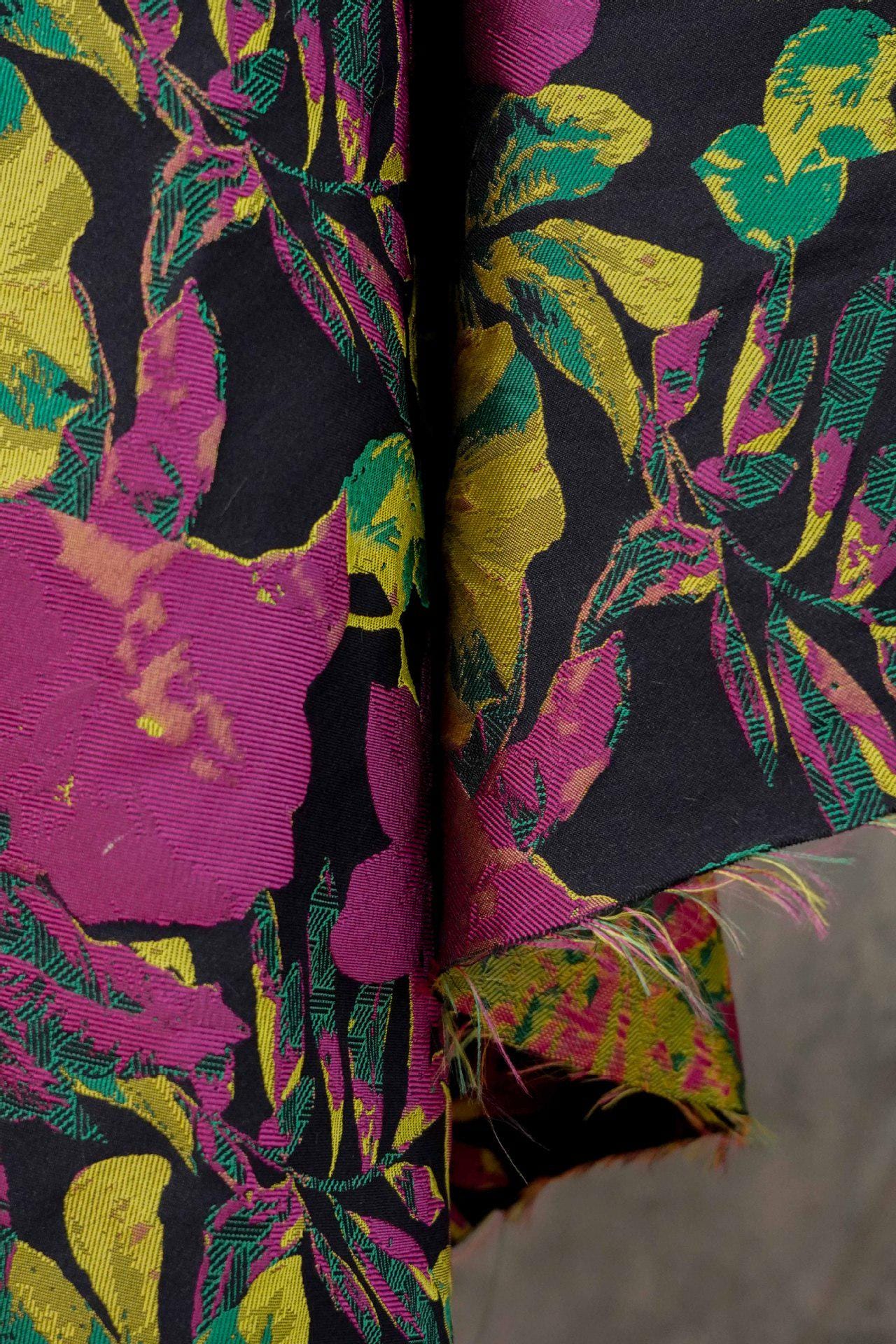 Tissu jacquard floral en relief : tissu pour gilet style vintage, 140 cm de large