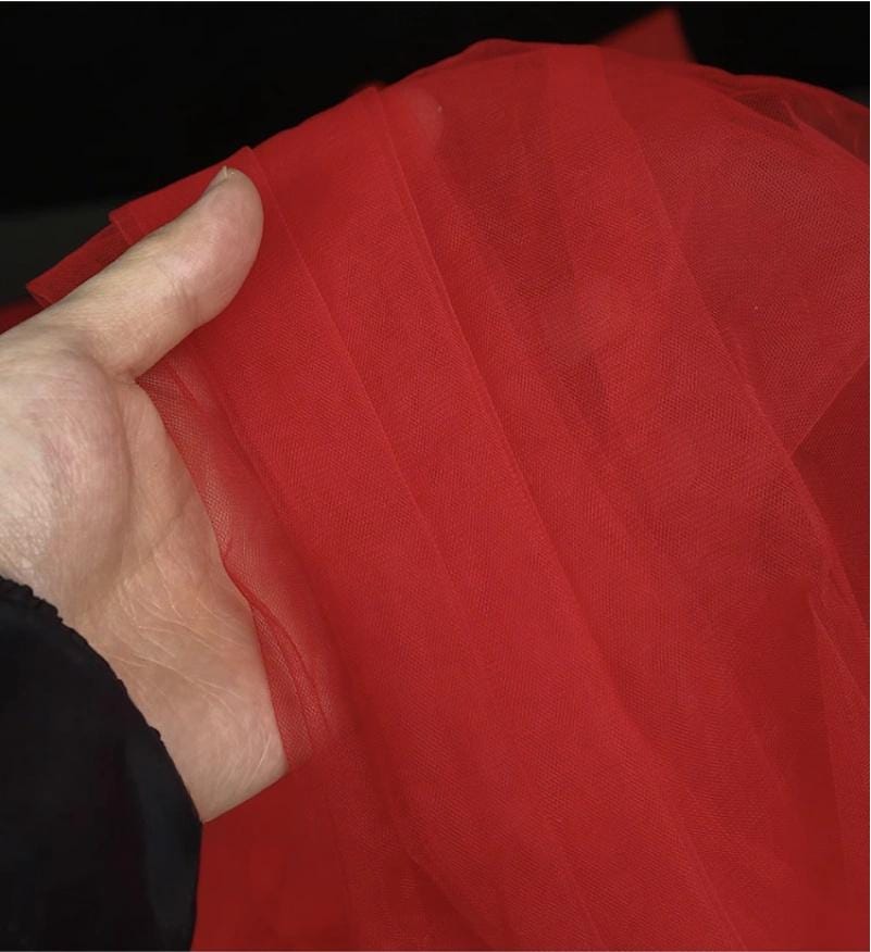 Tissu en maille transparente rouge ��" Gaze de polyester large
