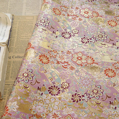 Tissu brocart japonais à fil d'or : Damas floral de bon augure (largeur 60")