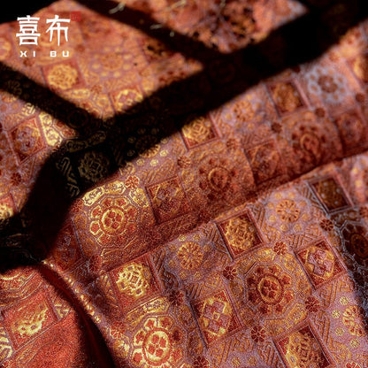 Tissu brocart rouge et or : motif à carrés précieux, tissu pour cheongsam
