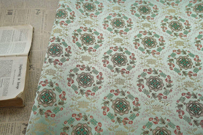 Tissu jacquard réversible bleu turquoise : motif poissons en relief, 165 cm de large