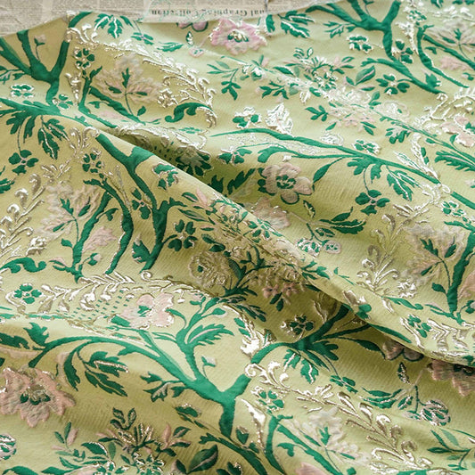 Tissu jacquard à fil doré : motif floral rétro pour ameublement, costumes et décoration