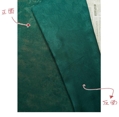 Tissu satin jacquard pivoine vintage ��� Dessin floral soyeux