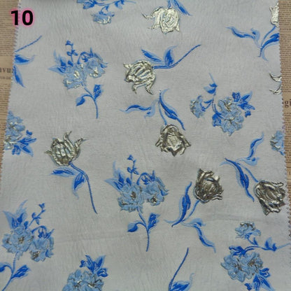 Tissu jacquard Magnolia à feuille d'or : Chenille florale pour ameublement, 142 cm de large