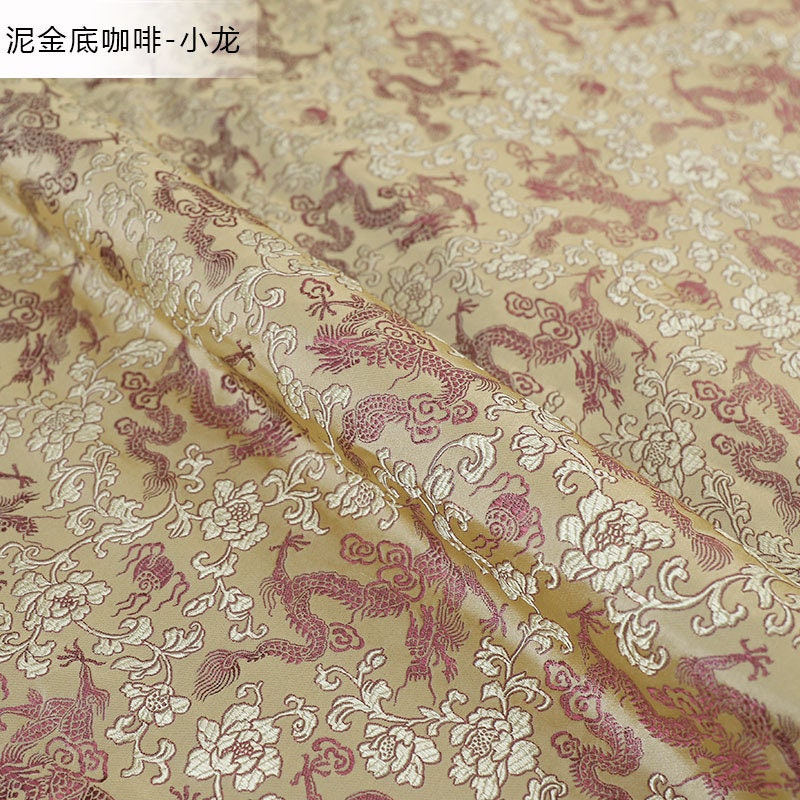 Tissu brocart Dragon Or Pâle - 150 cm de large - Rayonne pour couture et ameublement - Vendu au mètre