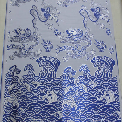 Tissu satin jacquard bleu et blanc à motif dragon : décoration de costume royal chinois