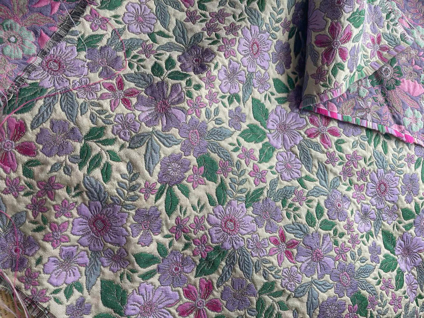 Tissu jacquard à motifs floraux : tissu d'ameublement rétro 3D, tissu pour la confection de robes de bal