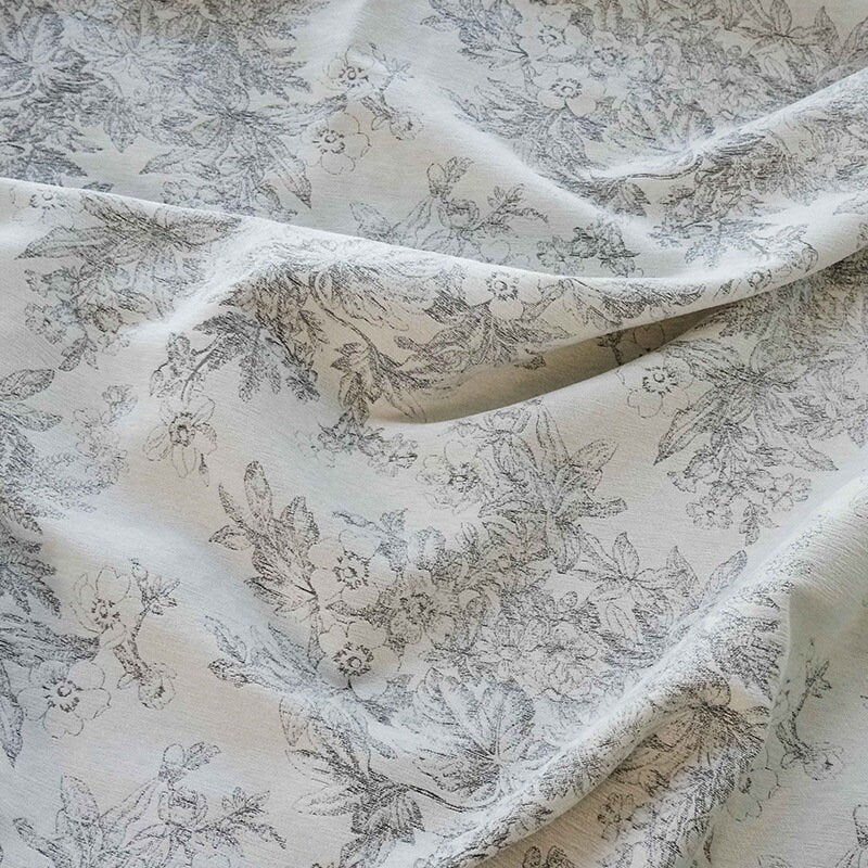 Tissu jacquard chenille à motif floral : 150 cm de large, pour l’ameublement, les costumes et la décoration.