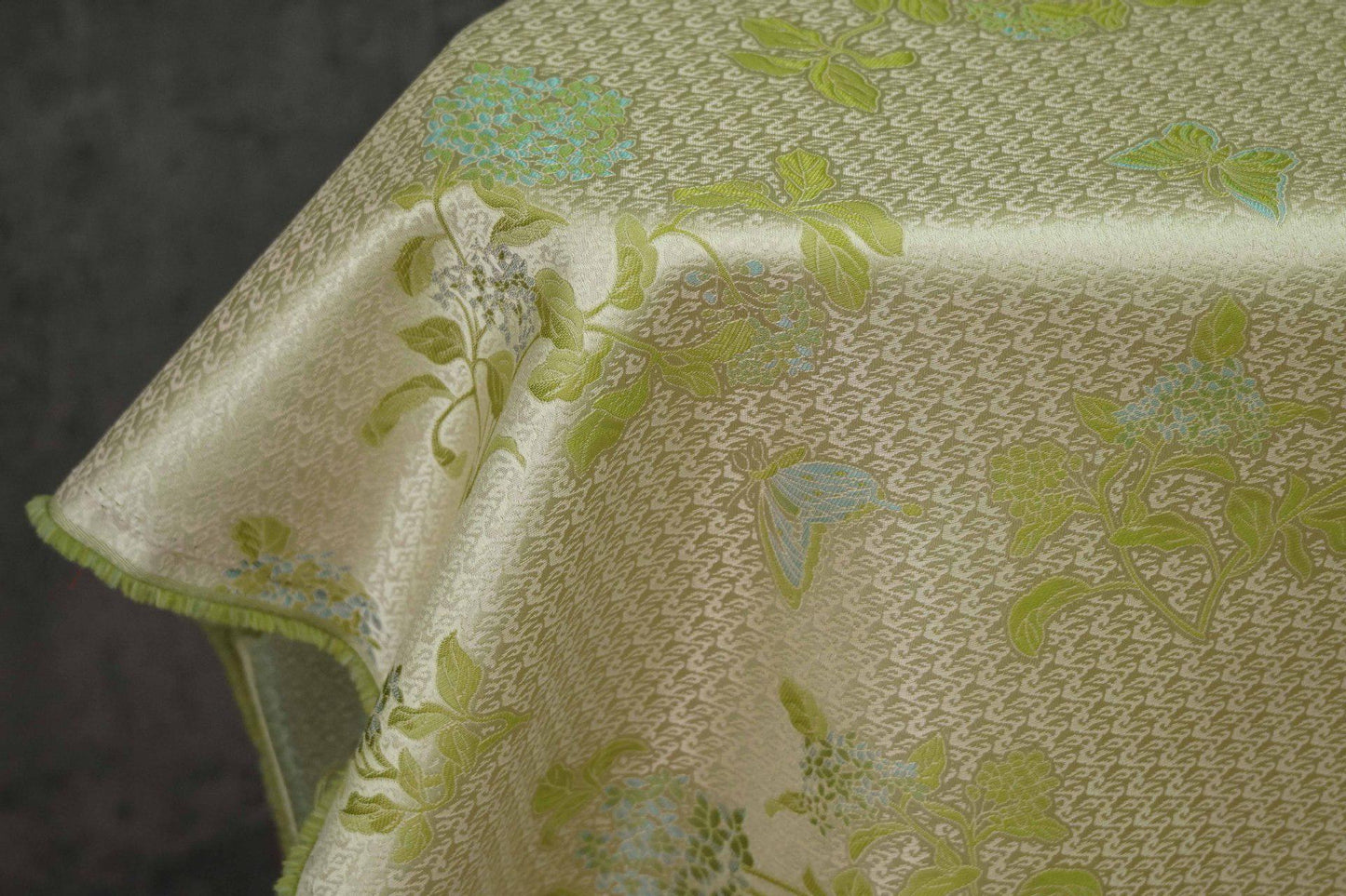 Tissu jacquard à motifs floraux avec fil doré : largeur 165 cm, ameublement et couture