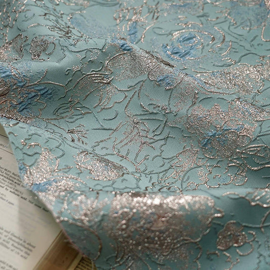 Tissu jacquard floral à fil doré : revêtement d’ameublement coloré en 3D, 137 cm de large