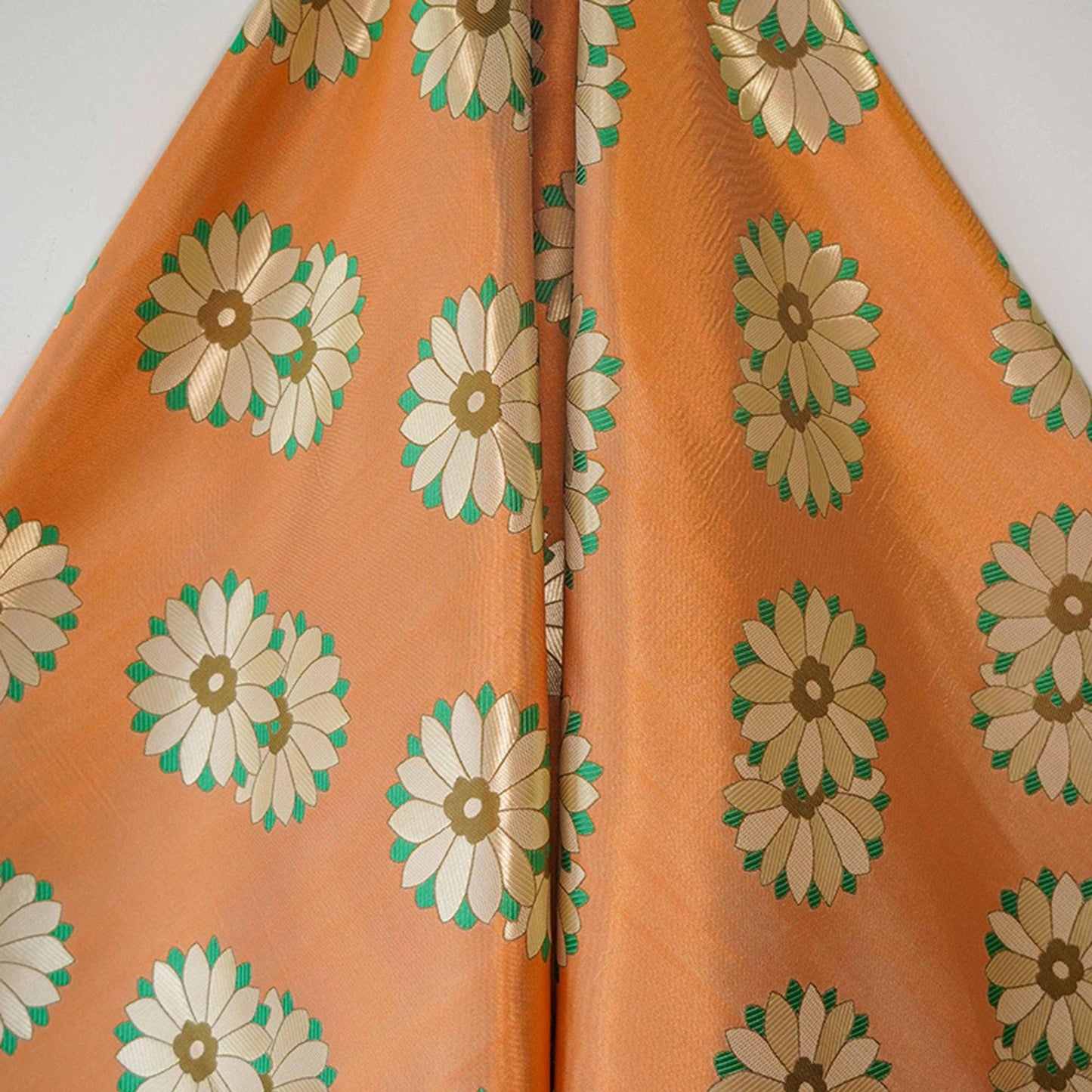 Tissu brocart à fleurs d'oranger : satin jacquard pour couture et matelassage, 150 cm de large