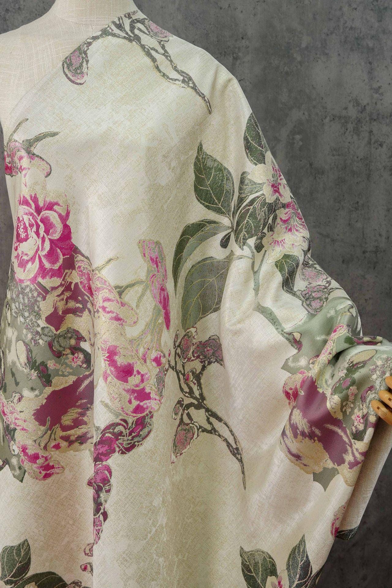 Tissu jacquard brocart doré à motifs floraux, tissu pour costumes Hanfu, tissu pour rideaux et ameublement, largeur 60 pouces