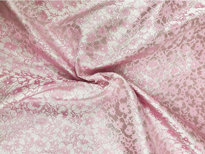 Tissu brocart à motifs floraux : jacquard de soie et rayonne, tissu pour costumes