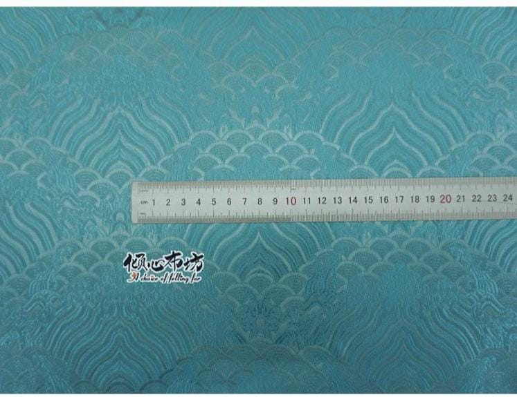 Tissu brocart à motif vagues turquoise : jacquard de soie et rayonne, 74 cm de large