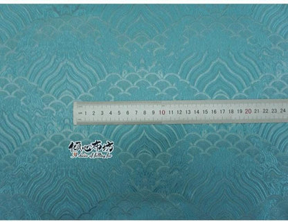 Tissu brocart à motif vagues turquoise : jacquard de soie et rayonne, 74 cm de large