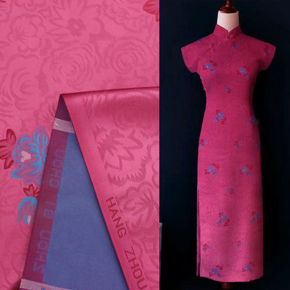 Tissu brocart de nylon à roses rouges : confection de robes Cheongsam, matelassage – au mètre