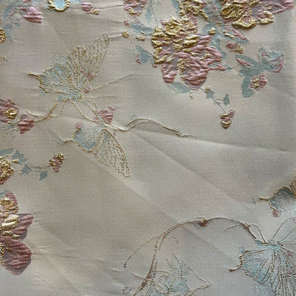 Tissu jacquard papillon à fil doré : texture 3D, largeur 142 cm