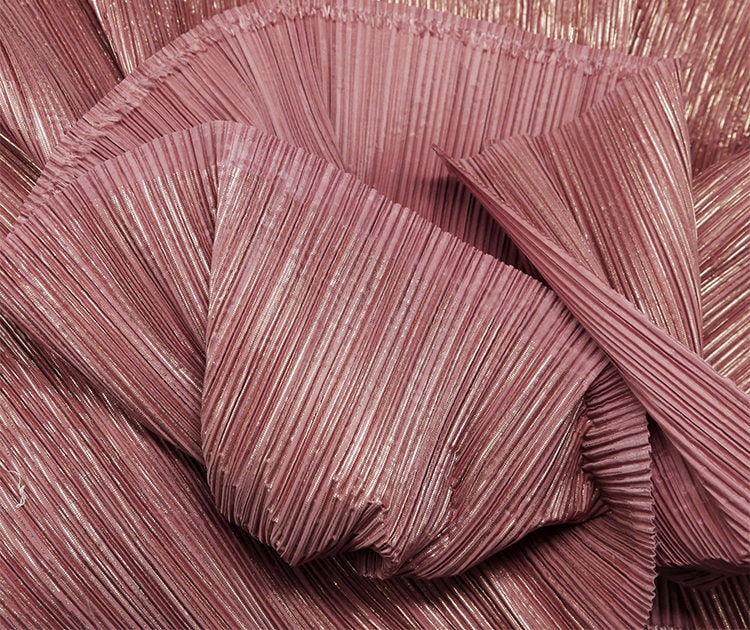59"W Shiny Pleated Crepe Fabric: DIY Wedding Costume Decor