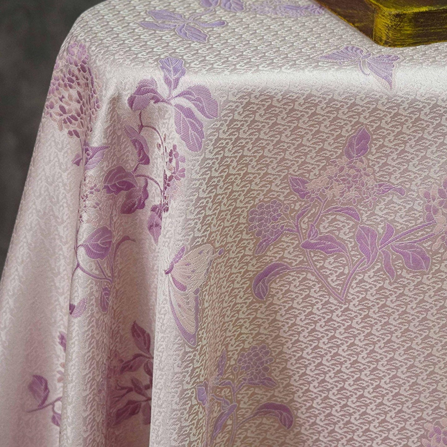 Tissu jacquard à motifs floraux avec fil doré : largeur 165 cm, ameublement et couture