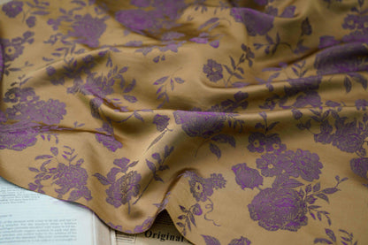 Tissu brocart jacquard à motif floral : mélange de soie et rayonne bleu, 114 cm de large