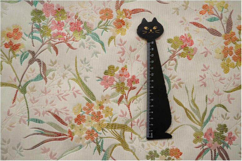 Tissu brocart de soie à motif floral : mélange polyester-rayonne de 160 cm de large