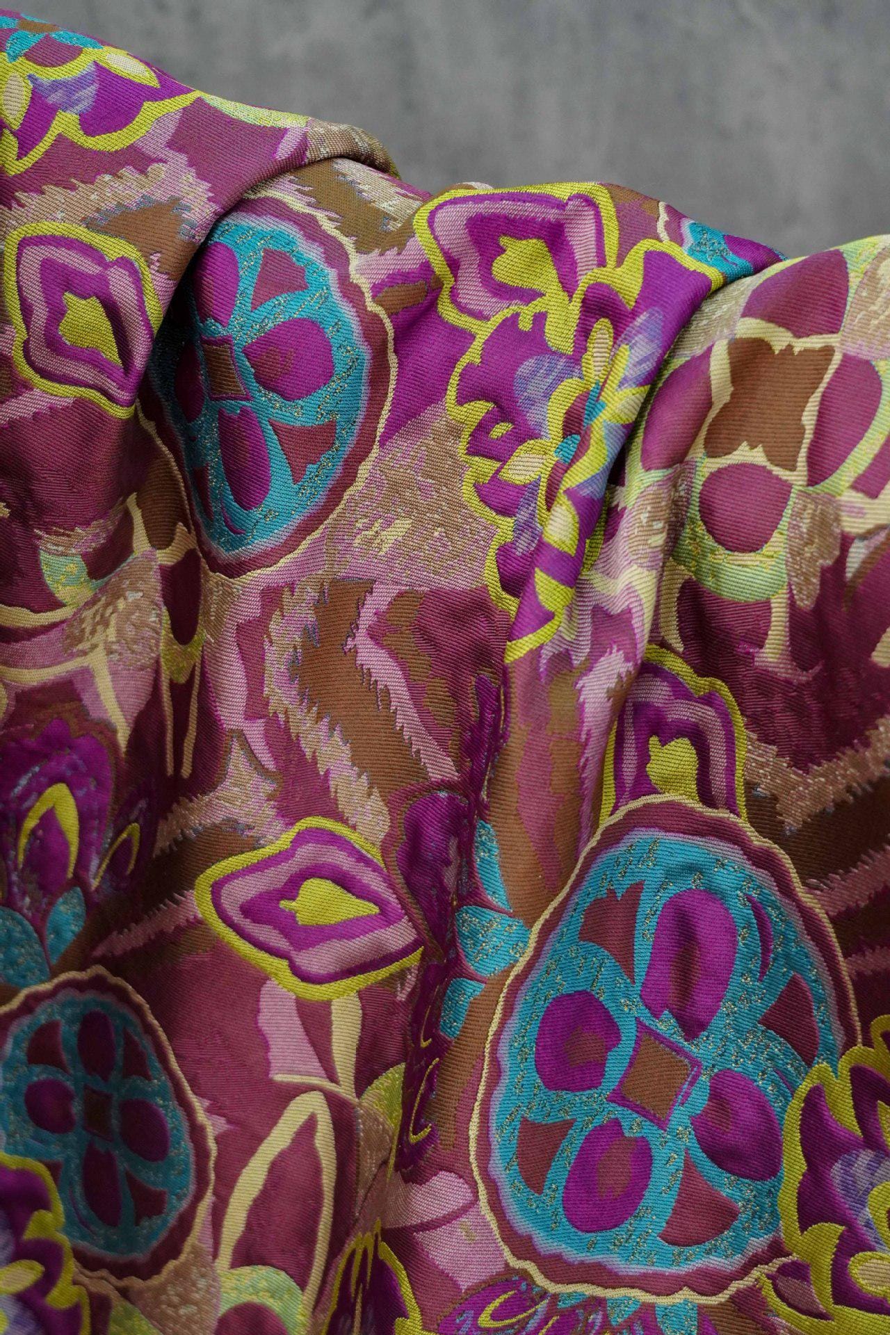 Tissu jacquard gaufré : brocart floral géométrique abstrait, 150 cm de large