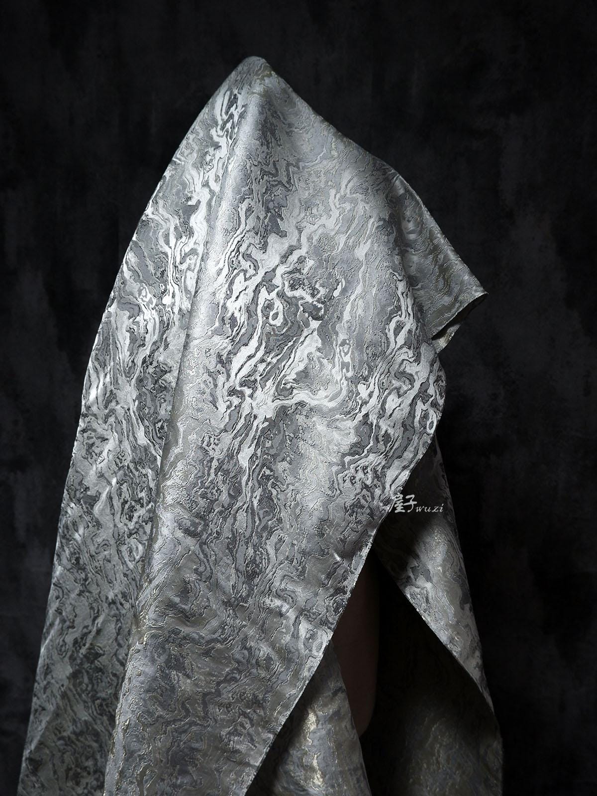 Tissu jacquard Lava Rock Ripple : bleu et or, ameublement, rideaux - 165 cm de large